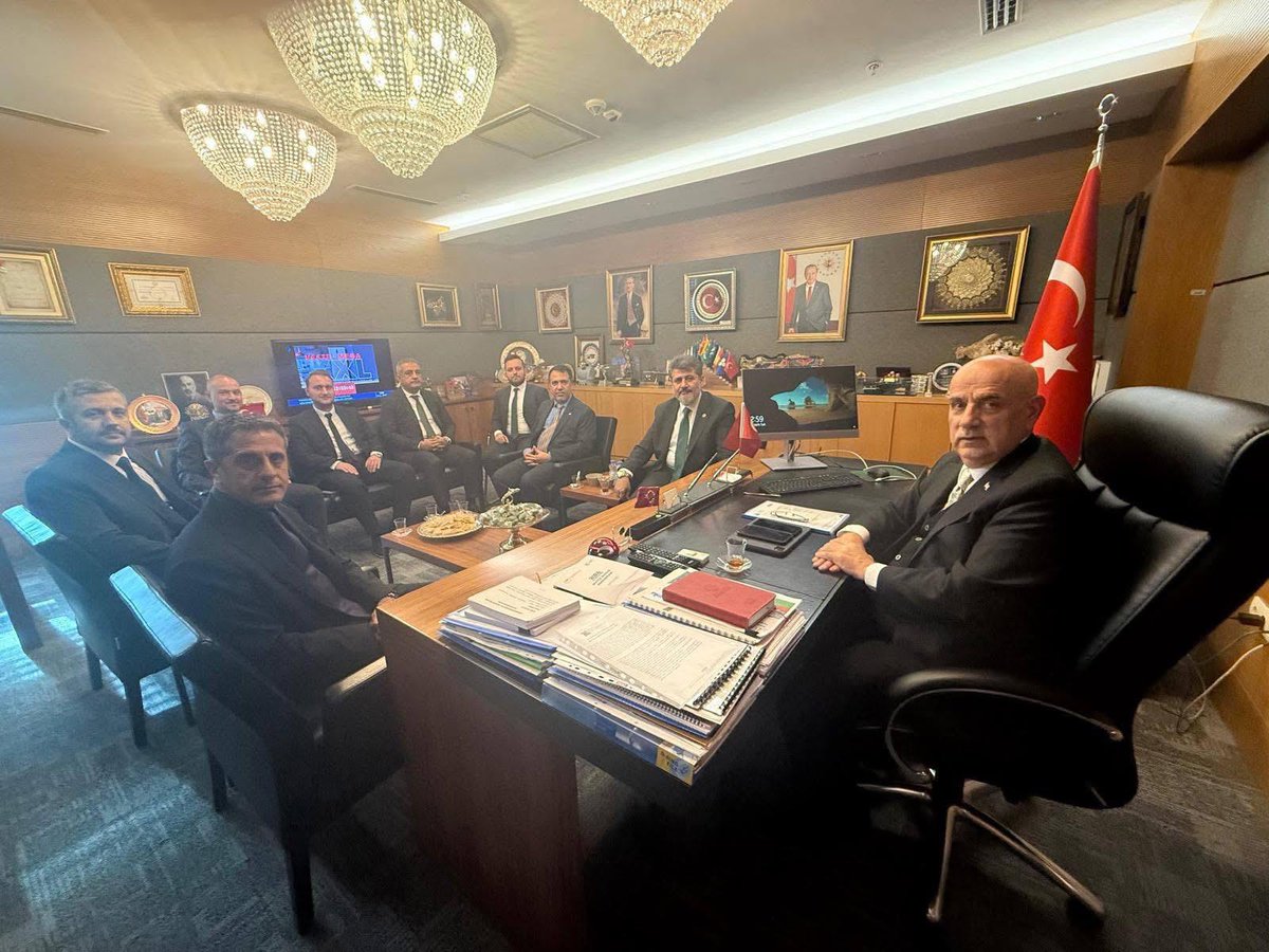 Genel Müdürümüz Mehmet İlbasan ve beraberindeki heyetle Sn. Bakanımız Vahit Kirişçi ve milletvekillerimizi ziyaret ettik. 2026 yılı V. Uygulama Döneminde gerçekleştirilecek Bakım ve Yatırım Bütçeleri ile ilgili bilgilendirmelerde bulunduk.

@vahitkirisci
@omerobdebgici

#Akedaş