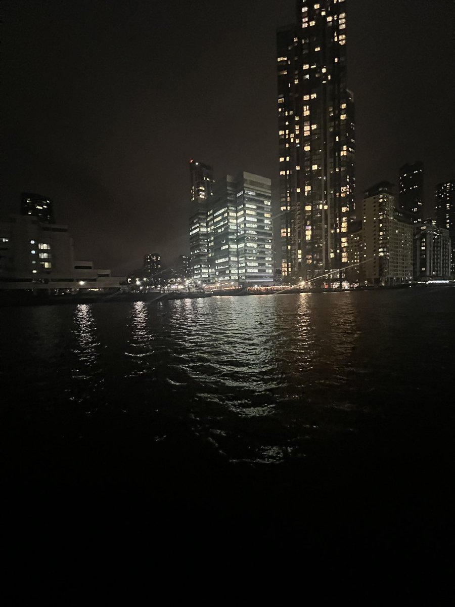 lovdskin's tweet image. Every time i come here im scared someone will push me off the bench into the water