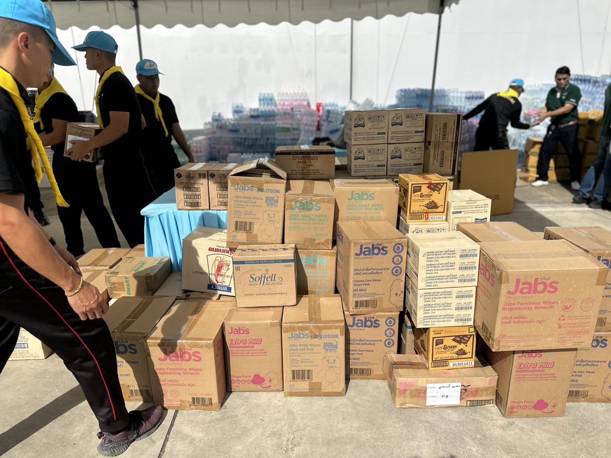 เช้านี้กานต์เป็นตัวแทนประธานกรรมาธิการการทหาร ส่งมอบของช่วยเหลือผู้ประสบภัยน้ำท่วมภาคใต้ ที่พิพิธภัณฑ์กองทัพอากาศ ดอนเมือง 

วันนี้พี่น้องประชาชนทยอยกันนำของมาร่วมบริจาค ทั้งยากันยุง แพมเพิสผู้สูงอายุ ผ้าเปียกสำหรับเด็ก เครื่องอุปโภคบริโภค ซอสพร้อมปรุงอาหาร สบู่ แปรงสีฟัน ขนมเด็ก