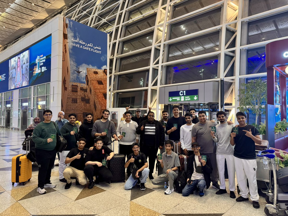 lipan1003's tweet photo. On the occasion of the 35th anniversary of the establishment of diplomatic relations between China and Saudi Arabia and the first China-Saudi Arabia Culture Year, students majoring in Chinese at #KAU embarked on their annual Silk Road journey as scheduled. #Hangzhou #China #中文 https://t.co/pfzJLMuelK