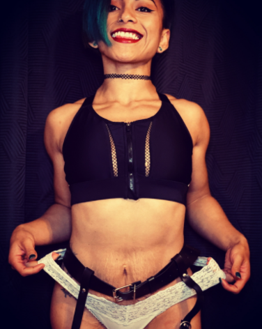 Gerade in der Dusche... Sag mir, was du mir ins Ohr flüstern würdest, wenn ich klatschnass vor dir stehe. Wer ist am frechsten? Für mehr Badewannen-Geheimnisse: xnprofil.com/marie ⭐