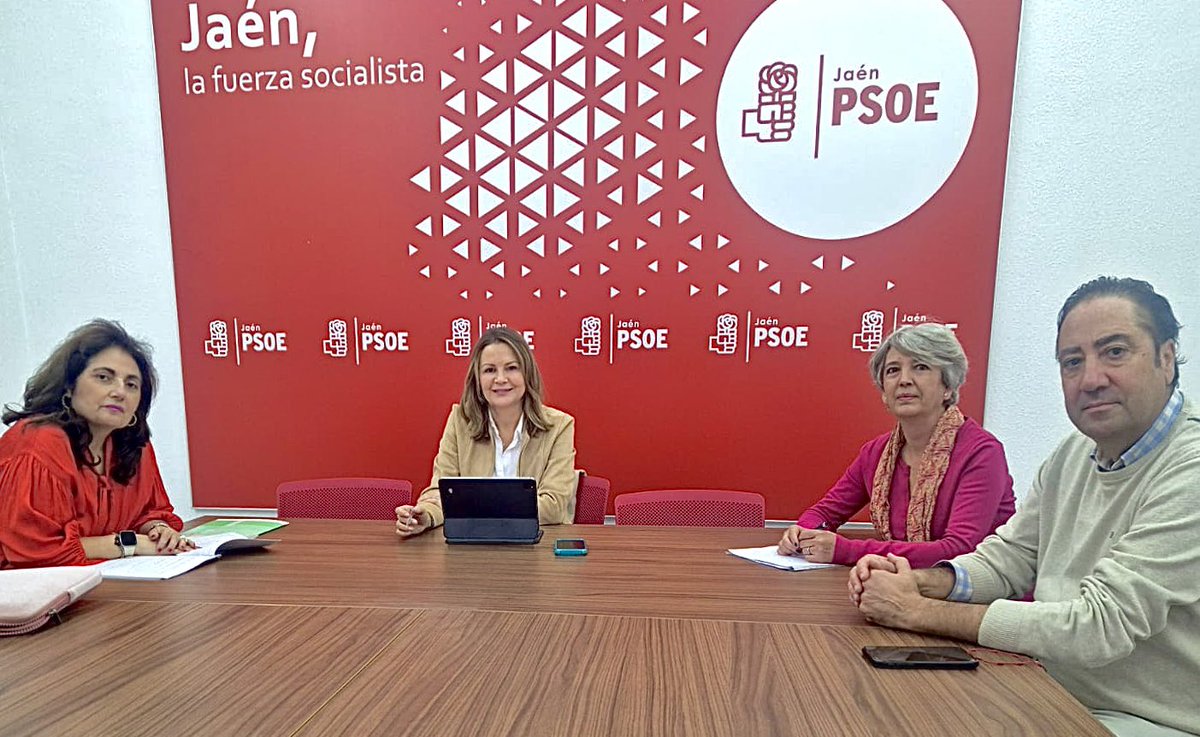 Hoy nuestros portavoces #J2 de Granada, Jaén y Almería se han  reunido con Ana Cobos <a href="/PSOE/">PSOE</a>  para seguir avanzando en la defensa de nuestros derechos como mutualistas y por el 1x1 para todos, sin restricciones de edad, fondos o años cotizados #PasarelaAlReta1x1yTodosYa