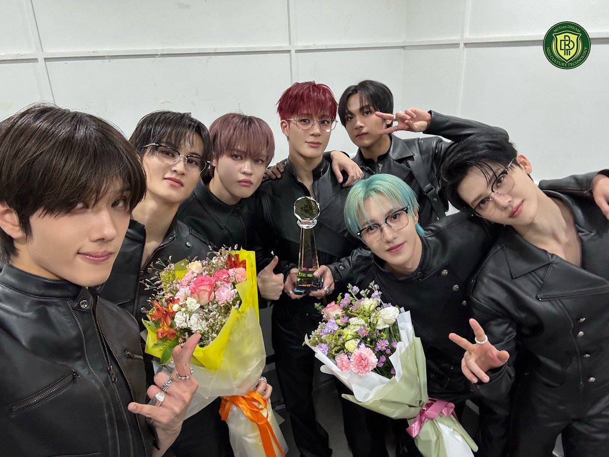 🏆 Fans' Stage Pick
🏆 1st win on Music Bank
🏆 Fans' Choice Male TOP 10 (Bonsang) MAMA

what a great day for DREAM and Dreamzen 🥳‼️ this is all thanks to dreamzen’s hard work huhu thank you !! pat pat yourself 🥹🩵🫳

#엔드림_팬초이스탑텐_수상축하해
#NCTDREAM_FansChoiceTOP10