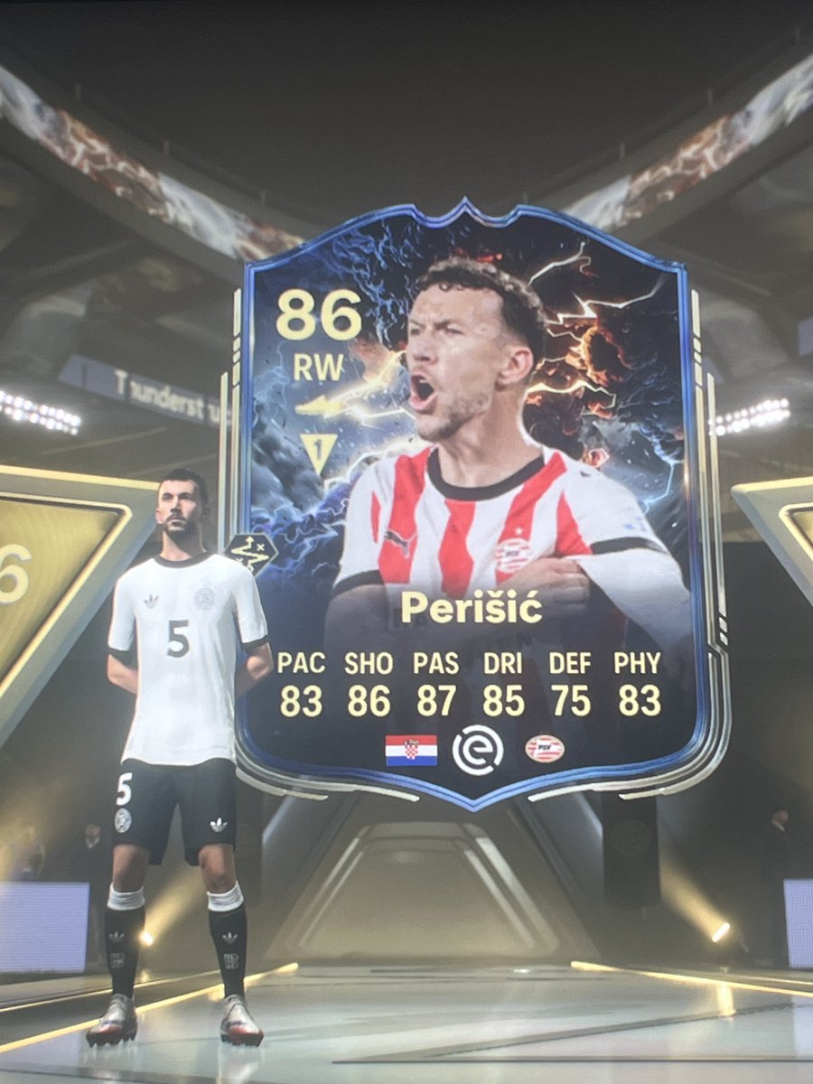 BazRM7's tweet image. Of the over 30 saved packs for the thunderstruck event (10x83, 10x82 etc.), these are my best pulls🥲 

What did you get show me in the comments ⬇️ #FC26 #EAFC