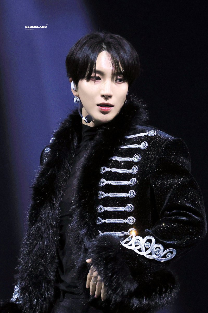 Island9Blue's tweet photo. 251128 
MAMA AWARDS IN HONGKONG

#이특   
#박정수
#슈퍼주니어 
#LEETEUK 
#SUPERJUNIOR https://t.co/UM6RxLuuyX