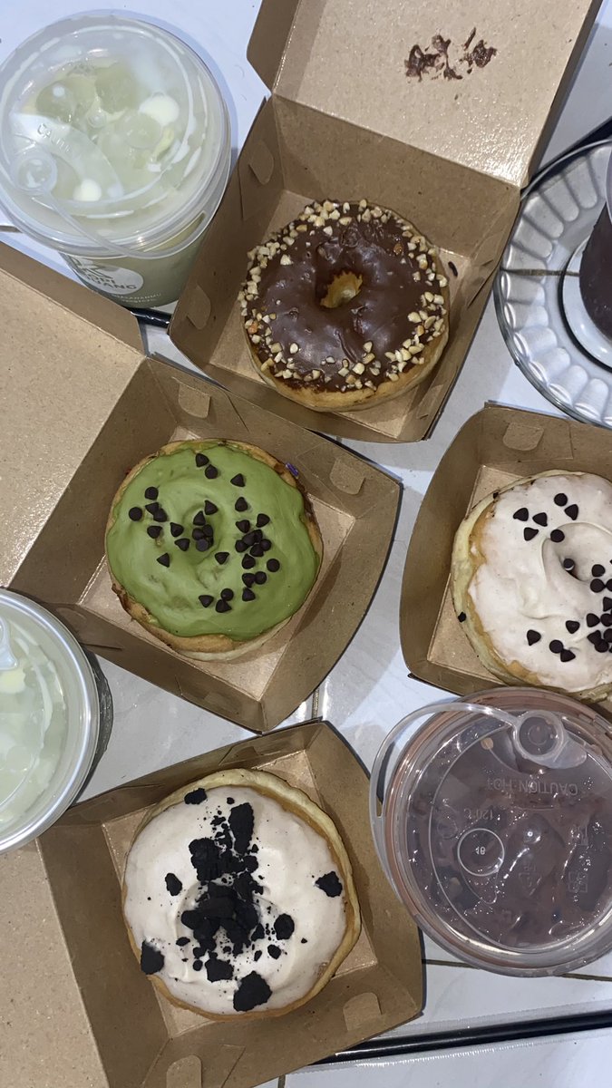 oshenhe's tweet image. Makasih banyak buat hari ini ya my temen kandung aku, udah memenuhi jadwal absen mingguan 🙂‍↔️☝🏻 terima kasih juga kepada donatur kita hari ini @Faxtidious memberi asupan MBG (Makanan Berdadakan Gratis) 😂🫰🏻 ketemu lagi di jadwal minggu depan all 🥰