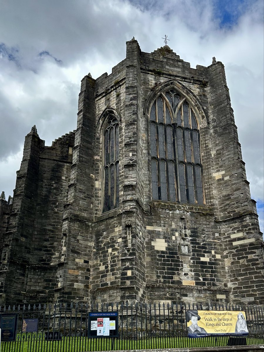 TravlikeTourist's tweet image. Church of the Holy Rude, in Edinburgh, Scotland, is where Mary Queen of Scot’s’ infant son, James, was crowned King of Scotland in 1567.  #churchoftheholyrude #scotlandtravel #Edinburgh