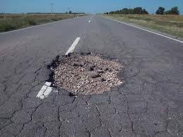 #Boyacá El evidente deterioro de Doble calzada Briceño-Tunja, que tratan de disimular con reparcheos burdos y sin técnica, ocasiona graves accidentes y daños en vehículos. Y eso que hay 3 peajes caros. <a href="/ELDIARIOBOYACA/">EL DIARIO BOYACÁ</a> <a href="/ANI_Colombia/">Agencia Nacional de Infraestructura</a> <a href="/InviasOficial/">Invías</a> <a href="/boyacasietedias/">Boyacá Sie7e Días</a> <a href="/CarlosAmayaR/">Carlos Amaya 🌻</a>