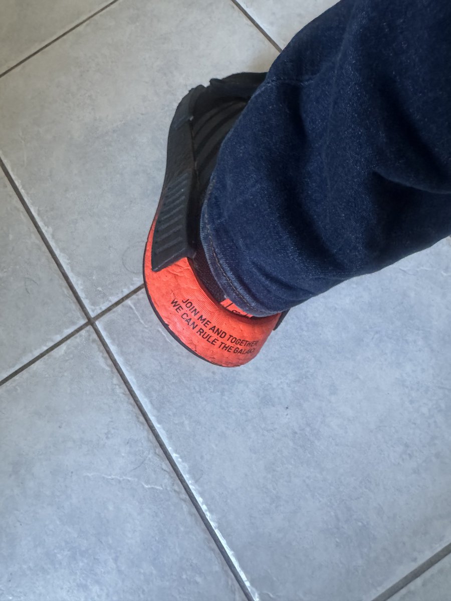 Embarrassing my dark side on Black Friday 😂😂😂 feel like it’s the only way to get through things when you work retail on this day😂😂