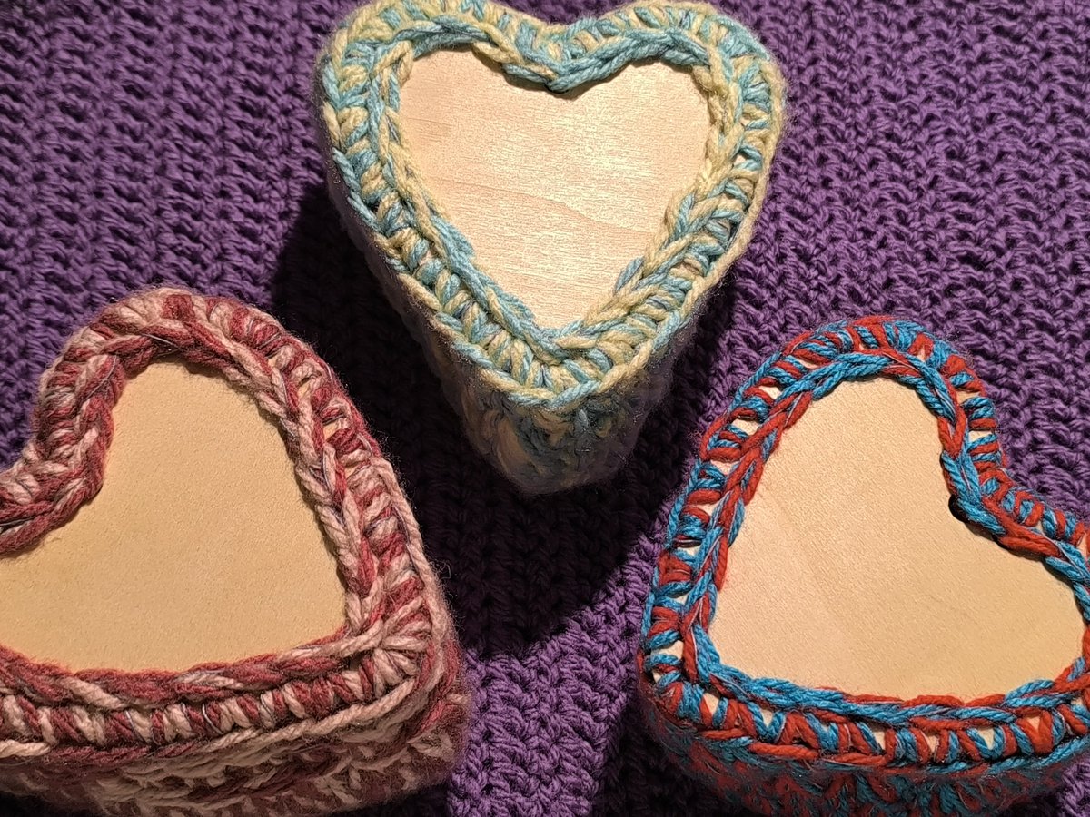 More heart-shaped baskets for you guys to adore! #crafts #handmade #crochet