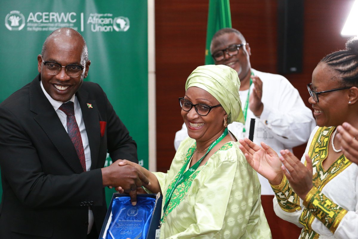 acerwc's tweet image. Le Comité a rendu un vibrant hommage à Mme. Cissé Mariama Mohamed, toute 1ère Secrétaire Exécutive du Comité de De 2007 à 2019. Elle posé les fondations de la machine administraive et légale qu&apos;est devenue le secrétariat aujourd&apos;hui.

Merci Mme Cissé.

#ACERWC46