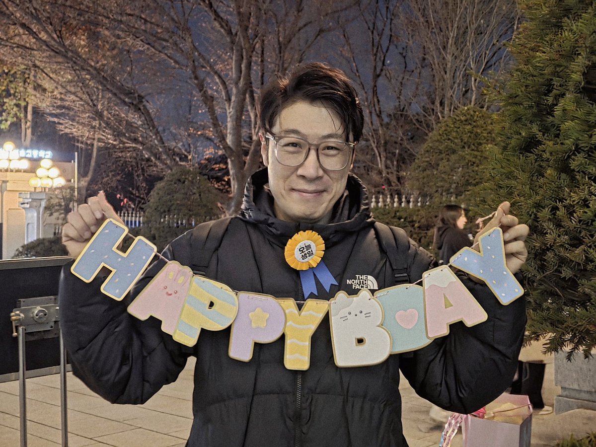 Club_Bigbeller's tweet image. #HAPPYBIGBELLDAY 🎉🎊🎁
아 쓰다 지우다를 여러번 했지만 빅벨님의 큐트뽜띠하고 골져스 하면서 뷰티풀하고 프리티한 그 모먼트를 도저히 설명할 수 없네요ㅠ 그냥 즐겨보아요 ♥️