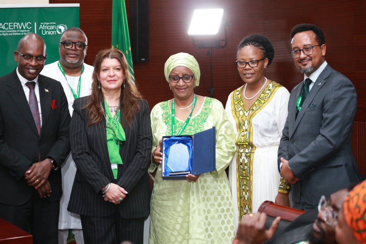 acerwc's tweet image. Le Comité a rendu un vibrant hommage à Mme. Cissé Mariama Mohamed, toute 1ère Secrétaire Exécutive du Comité de De 2007 à 2019. Elle posé les fondations de la machine administraive et légale qu&apos;est devenue le secrétariat aujourd&apos;hui.

Merci Mme Cissé.

#ACERWC46