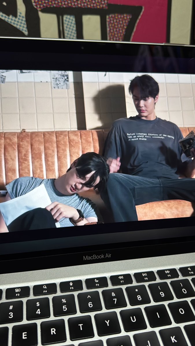 teeeeradech's tweet photo. me: i need to work on my assignments now
also me 3 seconds later: https://t.co/JGBCElCG1o