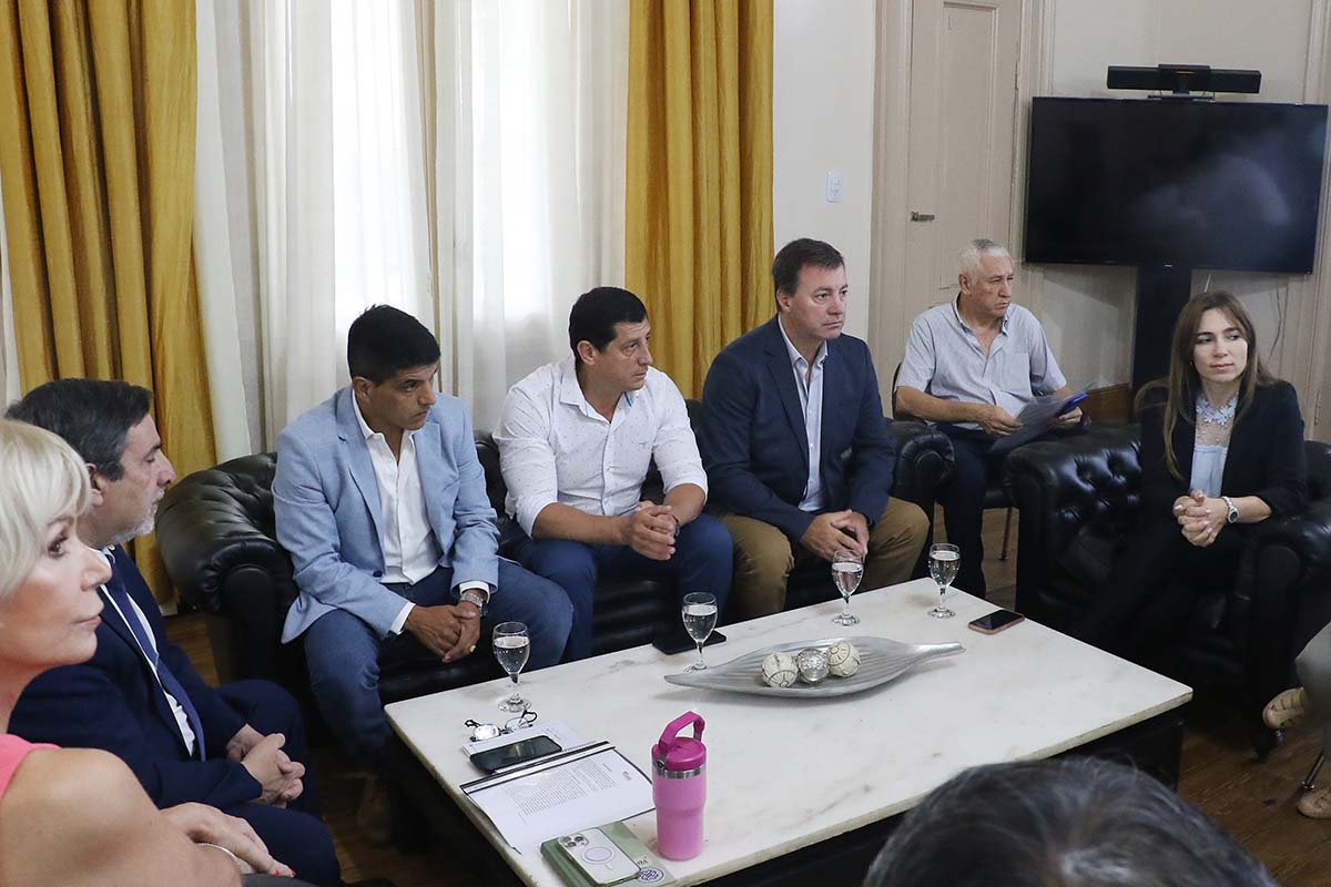 Nos reunimos con la presidenta de la Fundación para el Desarrollo en representación de la <a href="/usptuc/">Univ San Pablo-T</a>, doctora <a href="/CatalinaLonacOK/">Catalina Lonac</a>; la directora del Hospital de San Pablo, doctora Alicia Astete Agote y el comisionado Comunal de la Comuna de San Pablo y Villa Nougués, Miguel González.