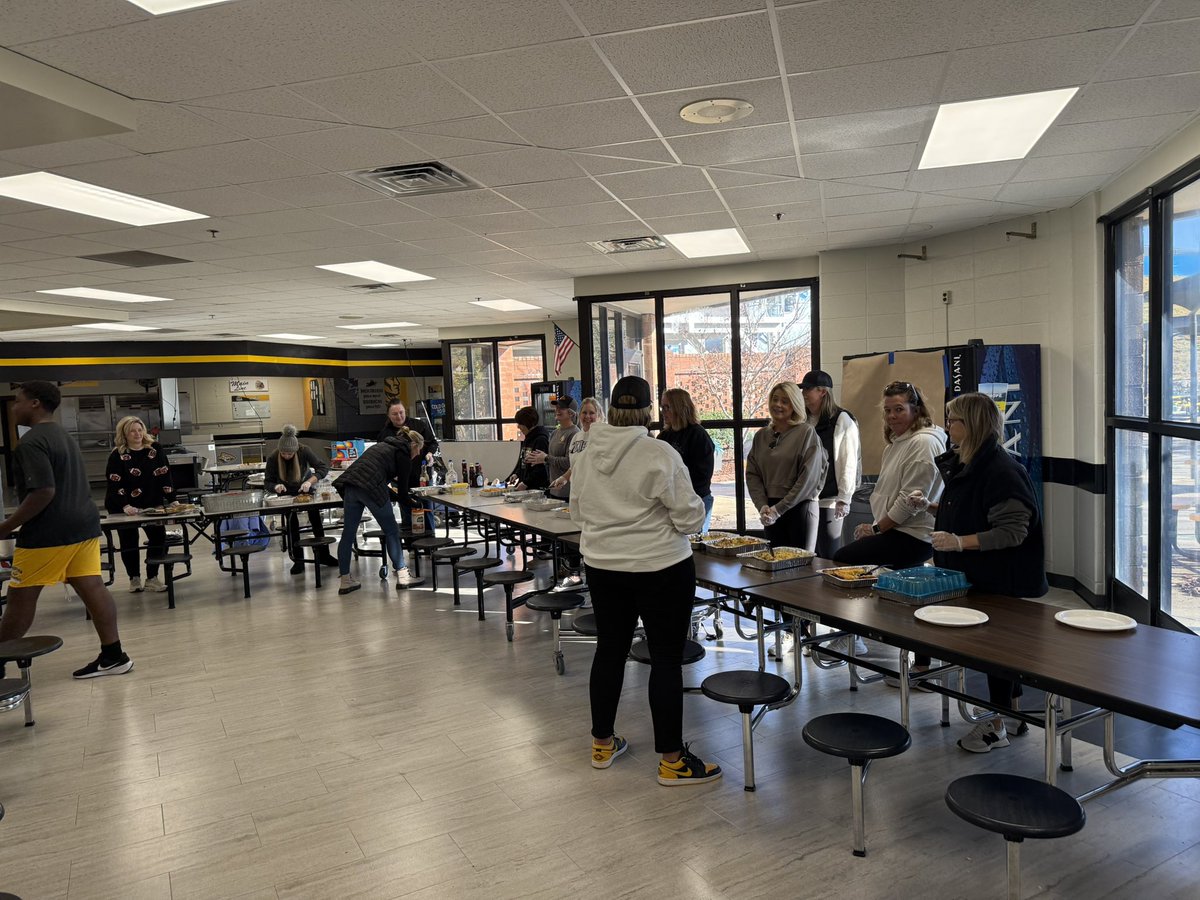 SequoyahChiefs's tweet image. Thank you to our boosters for serving a great breakfast this morning! #BEST