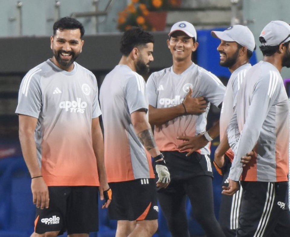 ImTanujSingh's tweet image. Rohit Sharma, Virat Kohli, Jaiswal &amp;amp; Jurel having fun together in practice session at Ranchi. ♥️ (RevSportz).