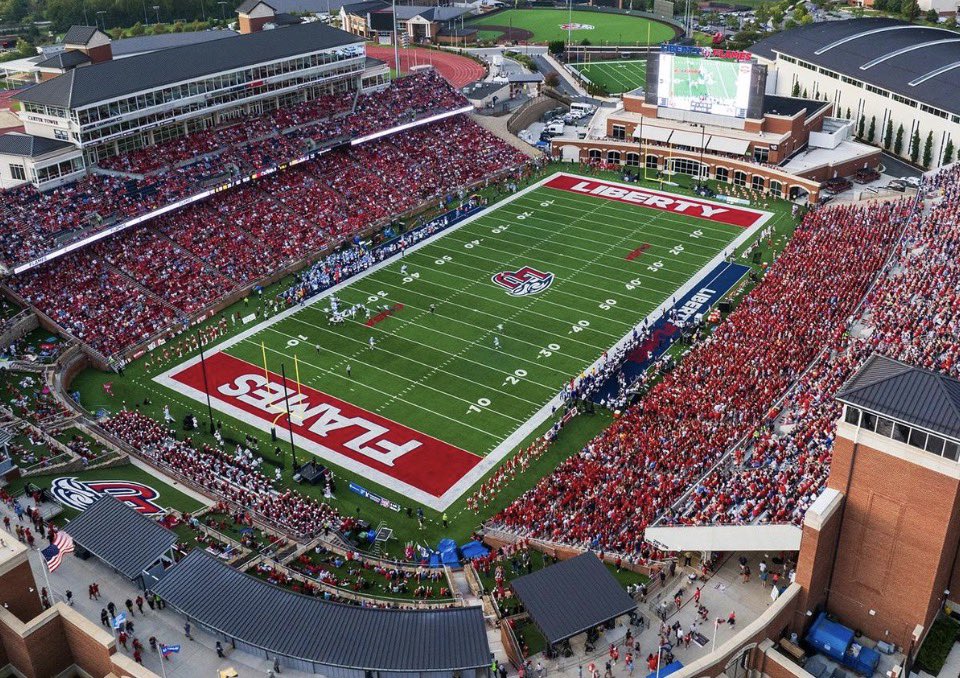 TLS2008Ga's tweet image. Excited to be in Lynchburg this weekend❗️🏈  Go Flames 🔥🔥@CoachChadwell @willykorn @coachisaacFB @NKostarelos @Coach_Ladutko