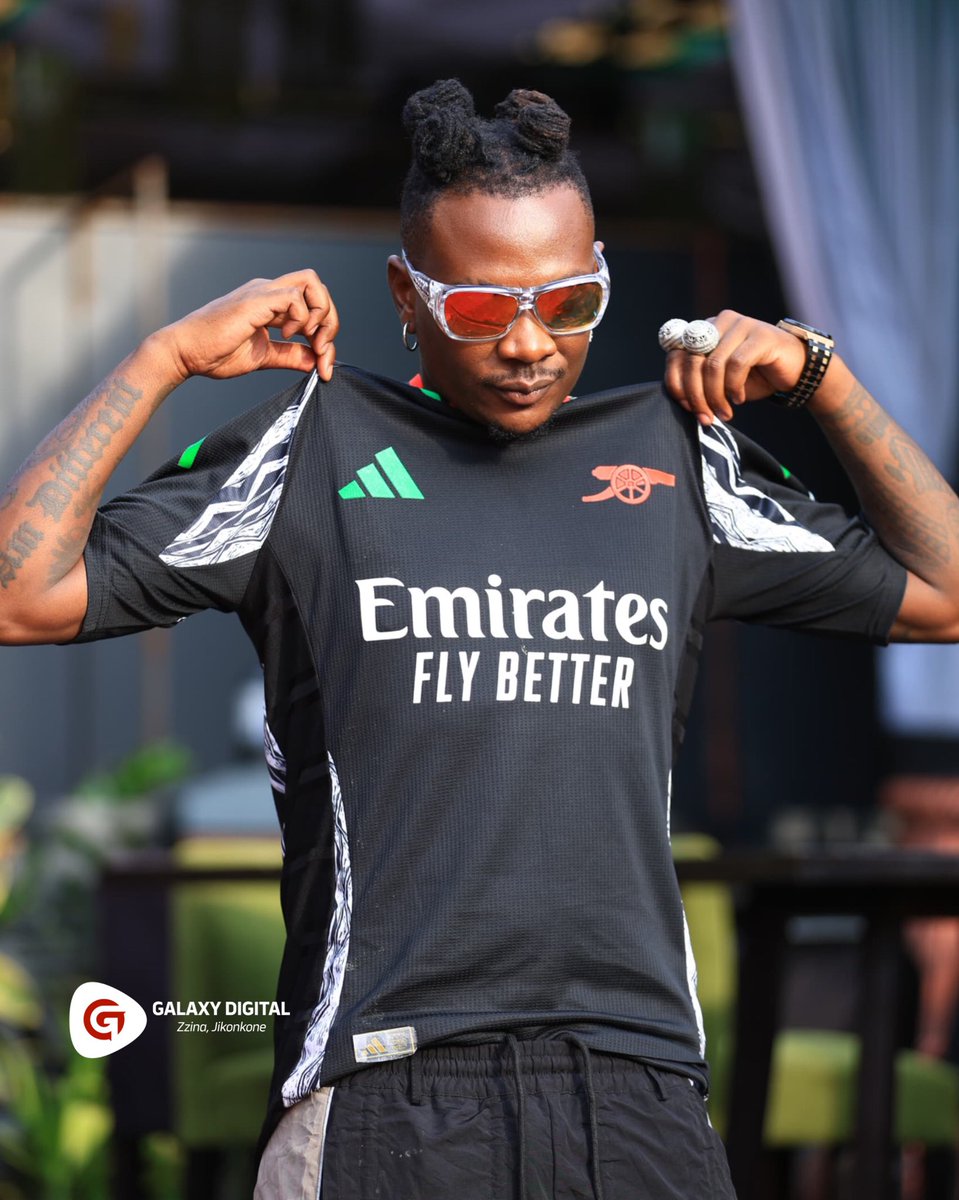 GalaxyTVUg's tweet image. King Kong @FIKFAMElCA is here to bless the #JikonkoneBigBang stage. 

 Livestream via the #GalaxyDigitalApp.

 Powered by #SpiceOn | #CaptainMorganUG