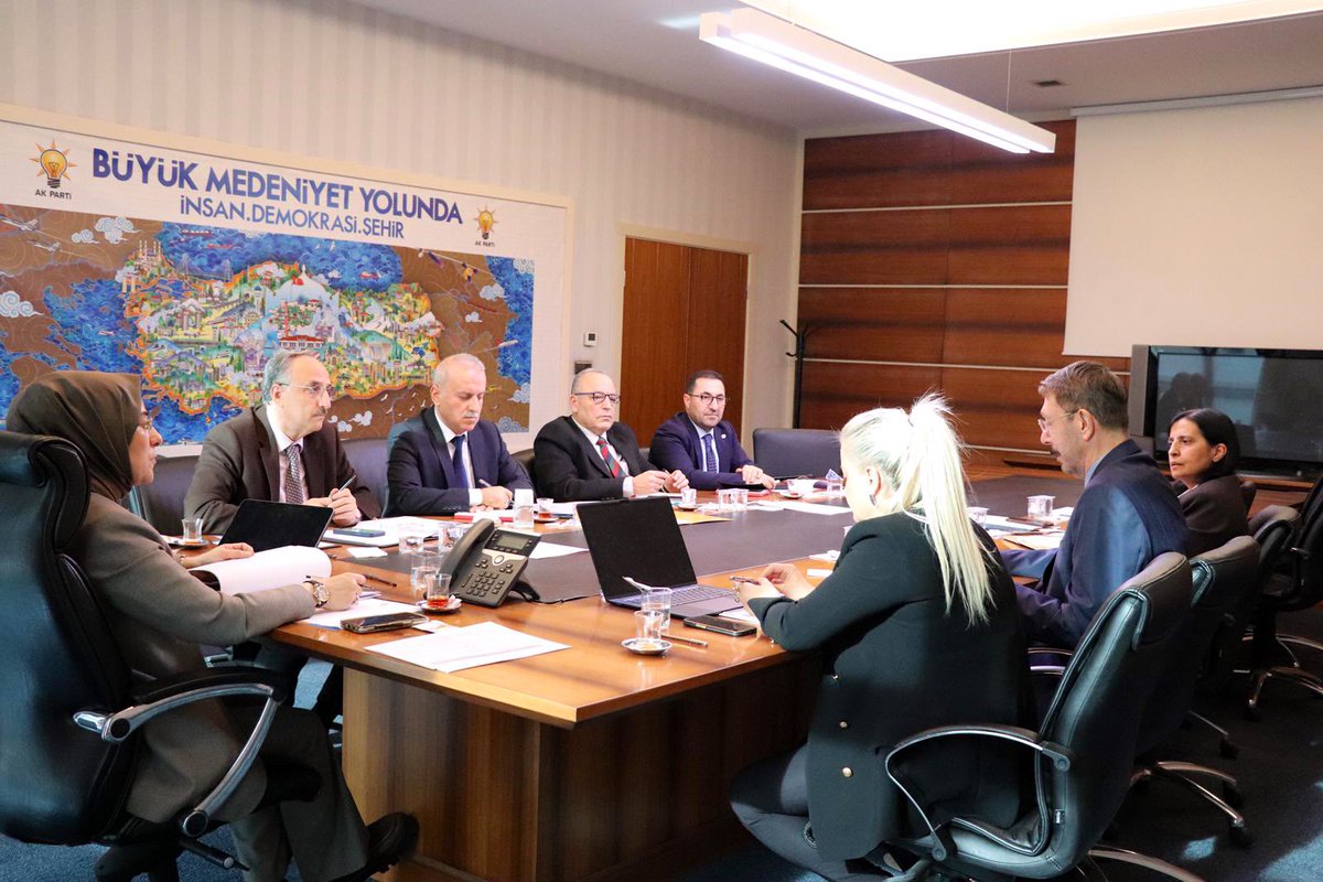 CYAZMAC's tweet image. AK Parti Çevre ve Şehircilik Politikaları Başkanlığımız bünyesinde oluşturduğumuz Su Politikaları Çalışma Komisyonu olarak 2. toplantımızı gerçekleştirdik. 

Kıymetli görüşleriyle komisyon çalışmalarımıza değer katan;

▪️ Çevre, Şehircilik ve İklim Değişikliği Bakanlığı, Çölleşme…