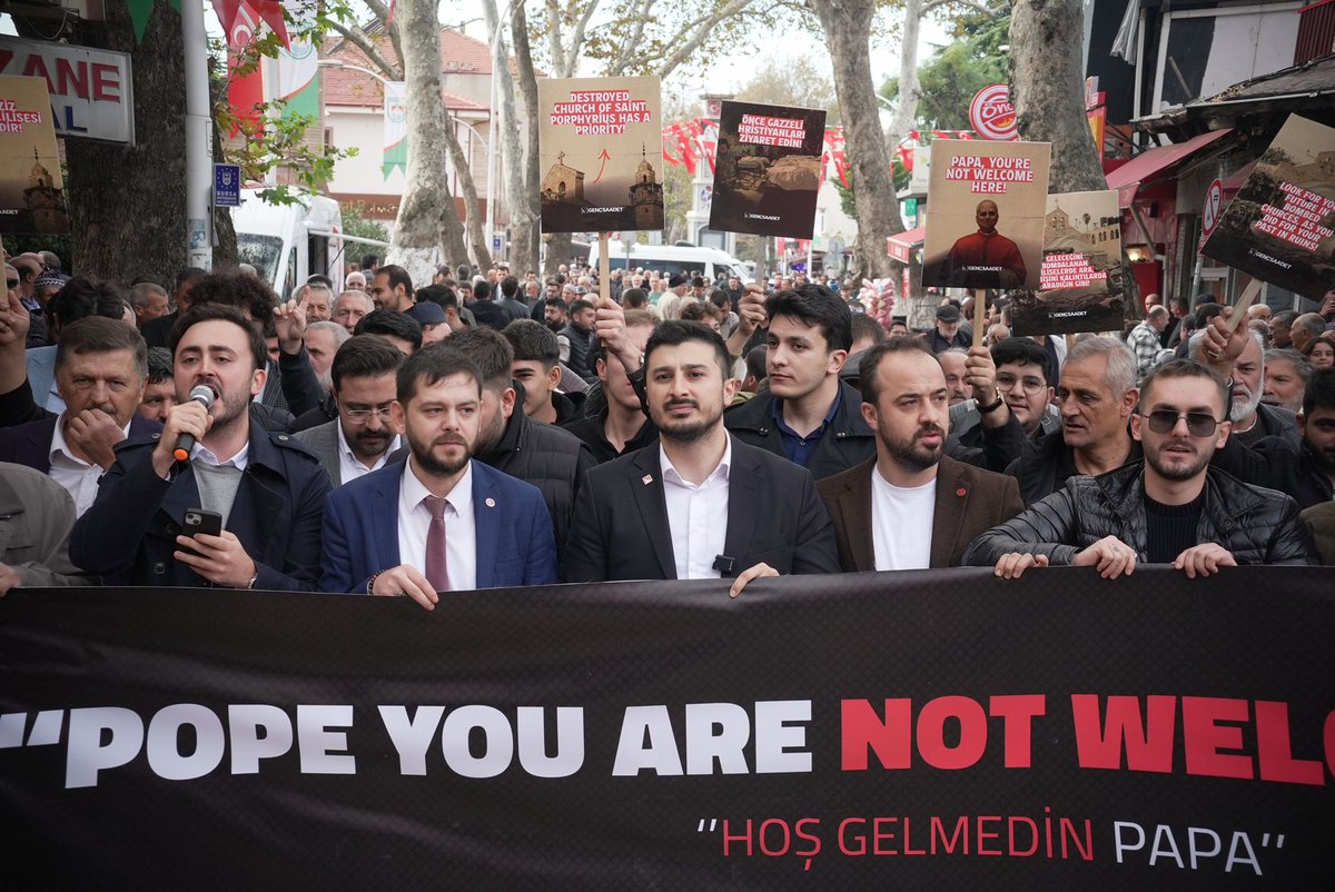 Türkiye’nin tarihi, dini ve özellikle egemenlik haklarını hedef alan hiçbir sembolik ziyareti ve üstü kapalı dayatmayı kabul etmiyoruz.
 
Ne olursa olsun,
Saadet Partisi Gençlik Kolları olarak bu topraklar üzerindeki egemenliğimizin
savunucusu olmaya devam edeceğiz.