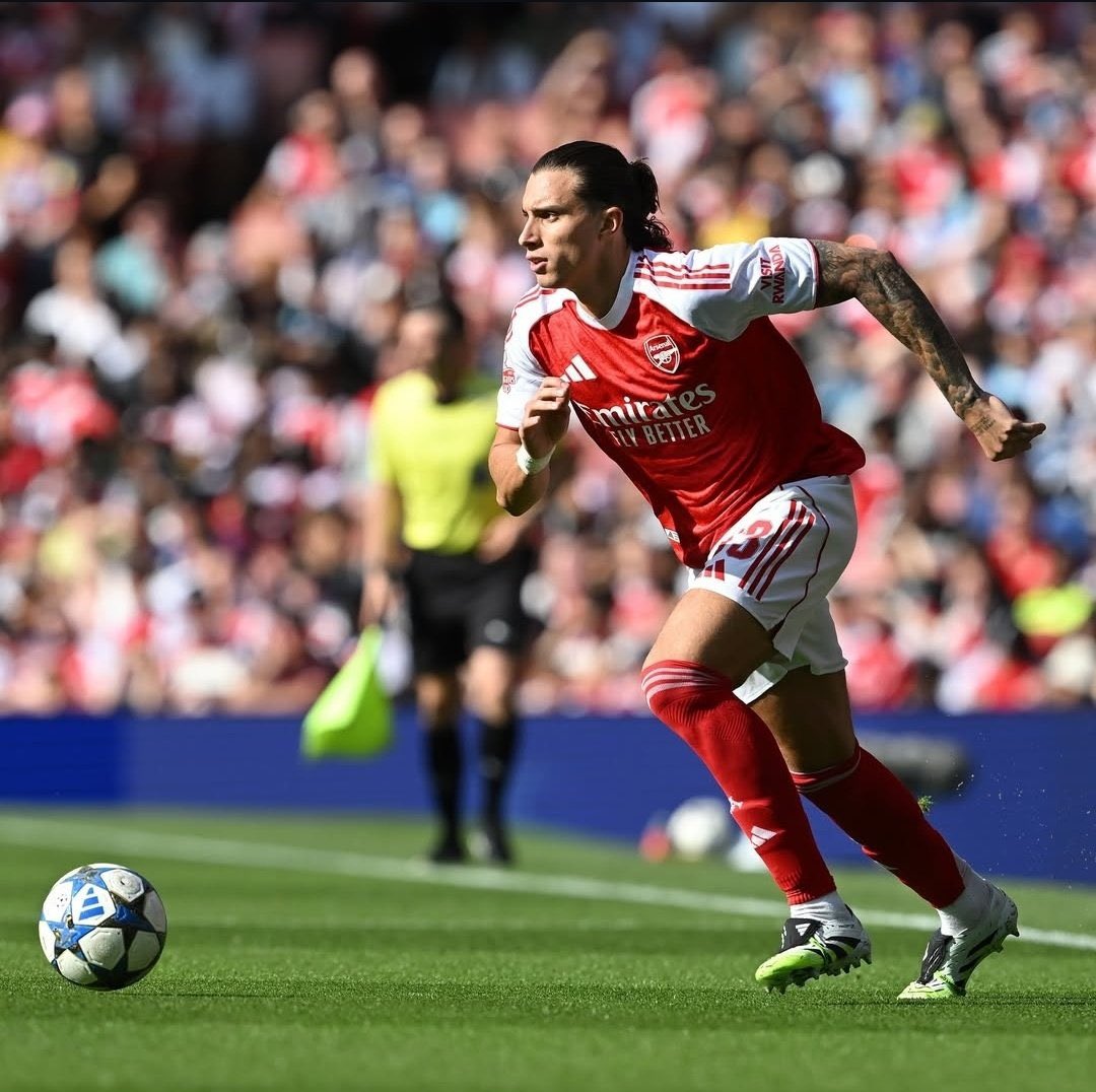 odegaard012's tweet image. Calafiori&apos;s impact has been MASSIVE! 🚀 He&apos;s stepped up his game, addressin&apos; weaknesses and takin&apos; his positional discipline to the next level! 💪 Technical skills, physical strength, and aerial dominance... Arsenal&apos;s got a BEAST at left back! 🦾 #AFC #Gunners