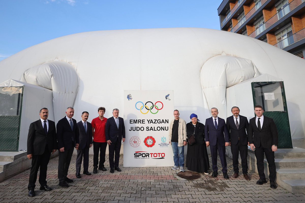 Kocaeli Emre Yazgan Judo Salonu ve Türkiye Olimpik Hazırlık Merkezi’nde millî sporcularımızla buluştuk. 

Şanlı bayrağımızı gururla dalgalandıran millî sporcularımıza başarılar diliyorum, her zaman yanındayız.🇹🇷

Bu vesileyle çığ düşmesi sonucu vefat eden sporcumuz Emre Yazgan’ı