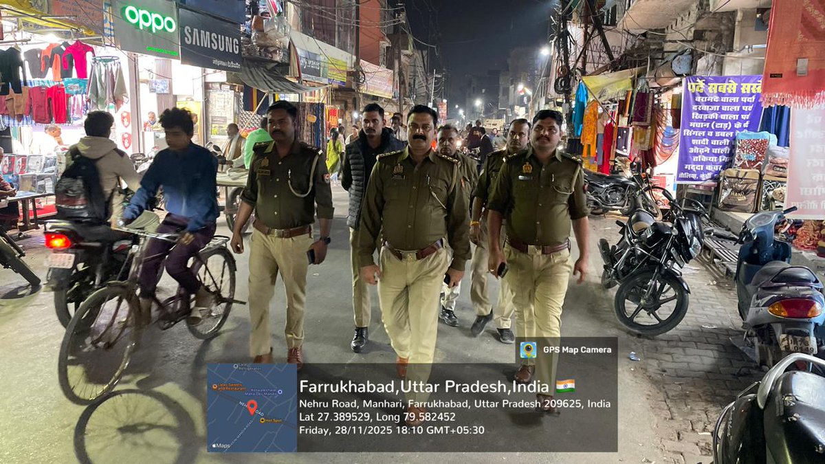 fatehgarhpolice's tweet image. पुलिस अधीक्षक जनपद फतेहगढ़ के निर्देशन में कोतवाली फर्रूखाबाद पुलिस द्वारा थाना क्षेत्रान्तर्गत शांति व्यवस्था के दृष्टिगत सुरक्षा, शांति, सौहार्द व कानून-व्यवस्था बनाए रखने हेतु प्रमुख बाजारों व मुख्य मार्गो पर पैदल गश्त की गई। #FatehgarhPolice