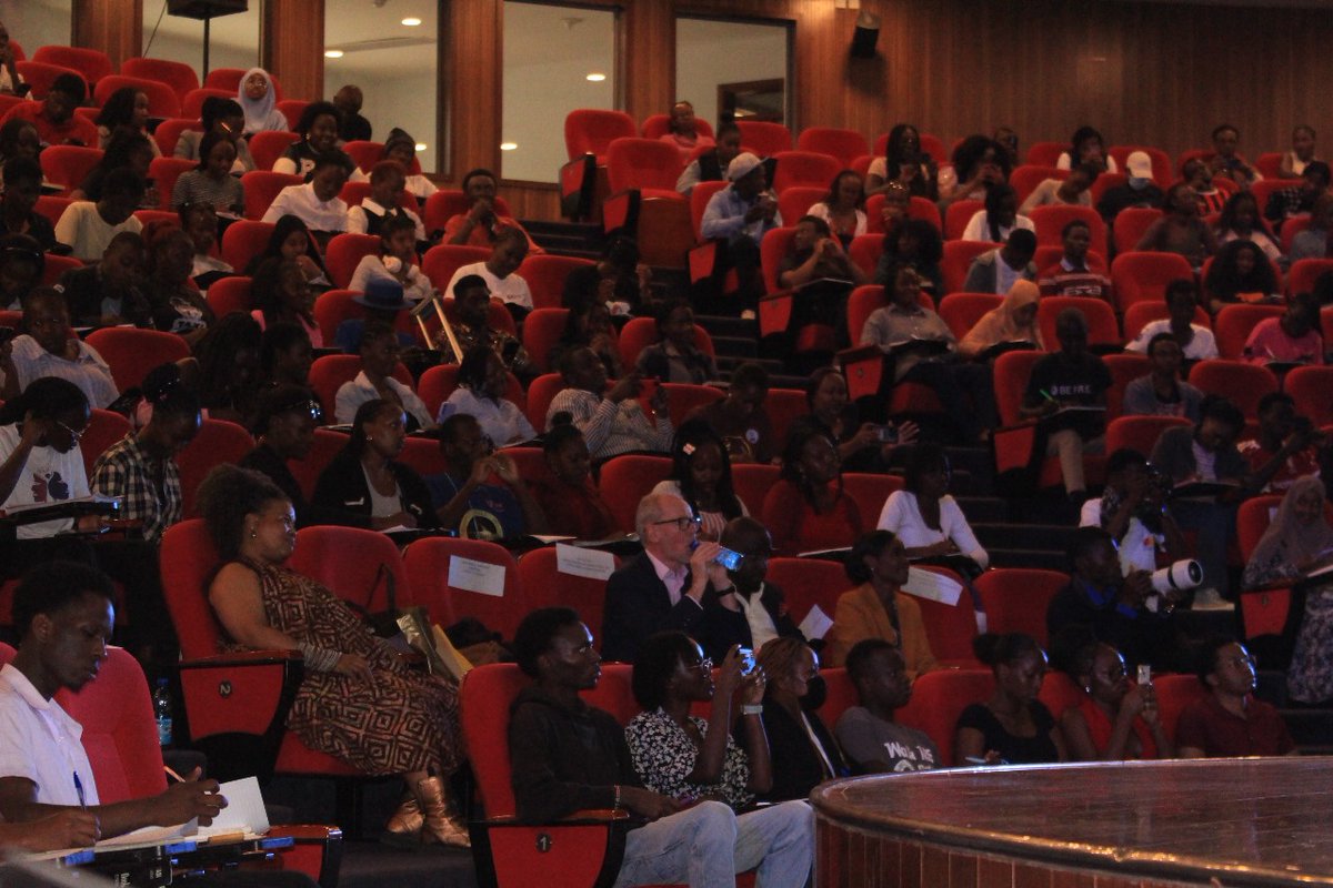 Yvonne15009's tweet photo. Big shoutout to all the student journalists who joined us for 'Truth, Trust and Worldwide Journalism' at UoN Got some major takeaways from BBC World Service pros Charlie Taylor & Anne Soy on the critical role of media globally. #TruthTrustJournalism #UoN #StudentJournalists" https://t.co/emGcOyKYPh