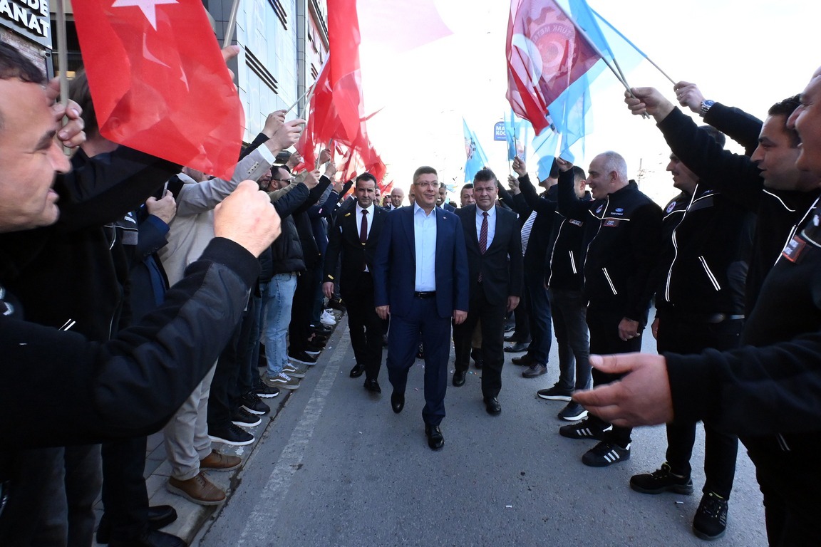 Ülkemizin önemli emek kentlerinden olan Kocaeli'de kurulu bulunan Kocaeli şubemiz de artık sendikamızın kendi malı olan binasında faaliyet gösterecek.