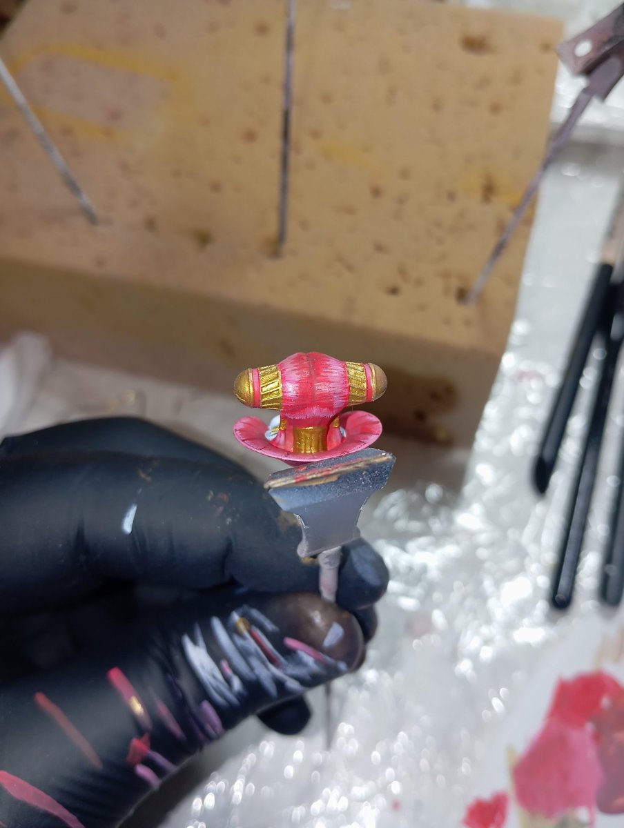 Blade0818's tweet image. I finished painting Garage kit gachapon Carmilla from #VampireHunterD  by @heavygauge01  . 
All of Details are to much small! Painting is difficult for me. 😌 but I complete she!