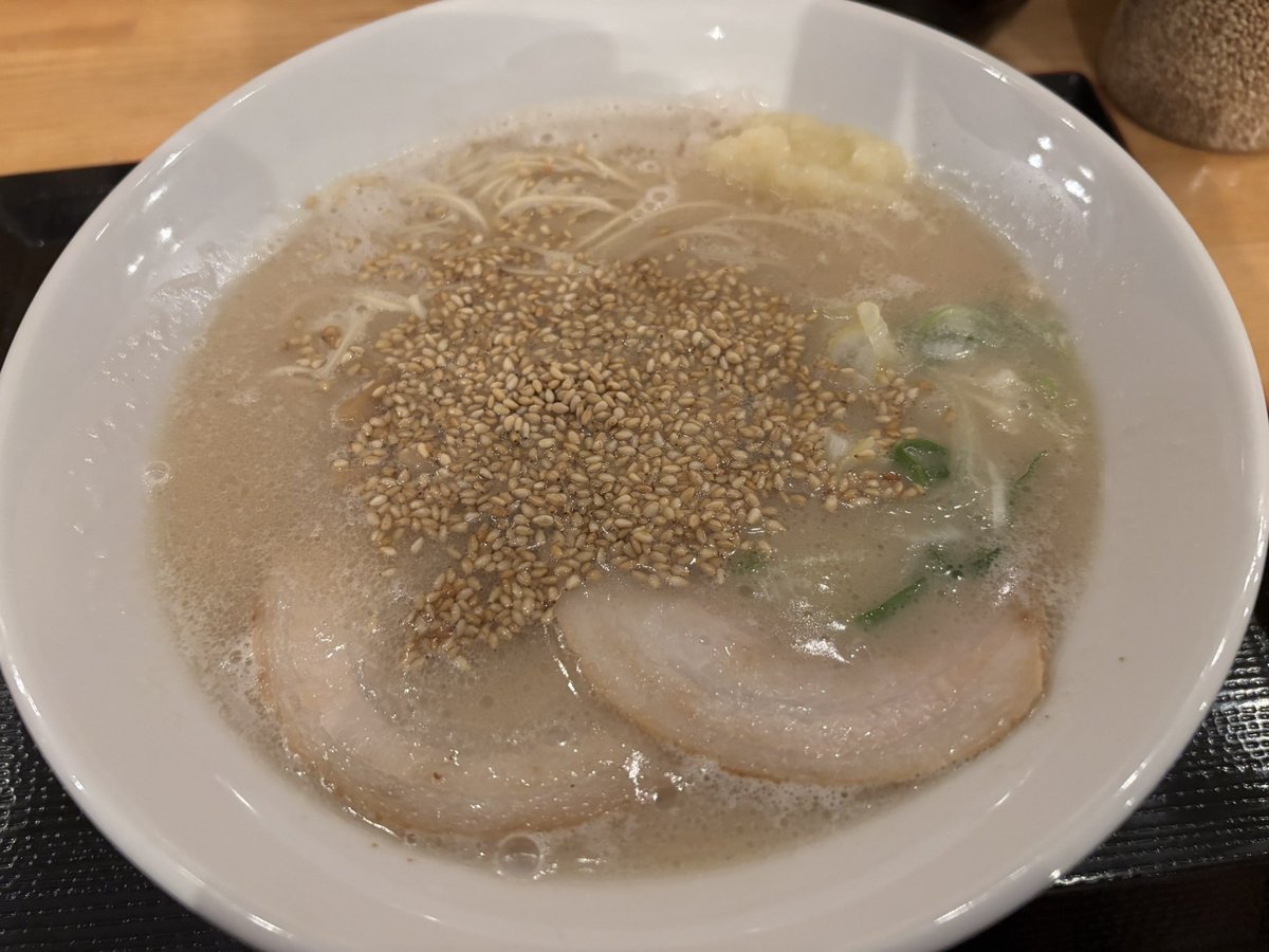 i_to_u____'s tweet image. さっき
北関東の正月の話しながら
神にお祈りしてたら
ほっぺにキス💋いただきました
酔いが
覚めました
ラーメンセンターの
５００円ラーメンは
美味しい
また食べたいな🍜
今日も楽しかった
アーメン✝️