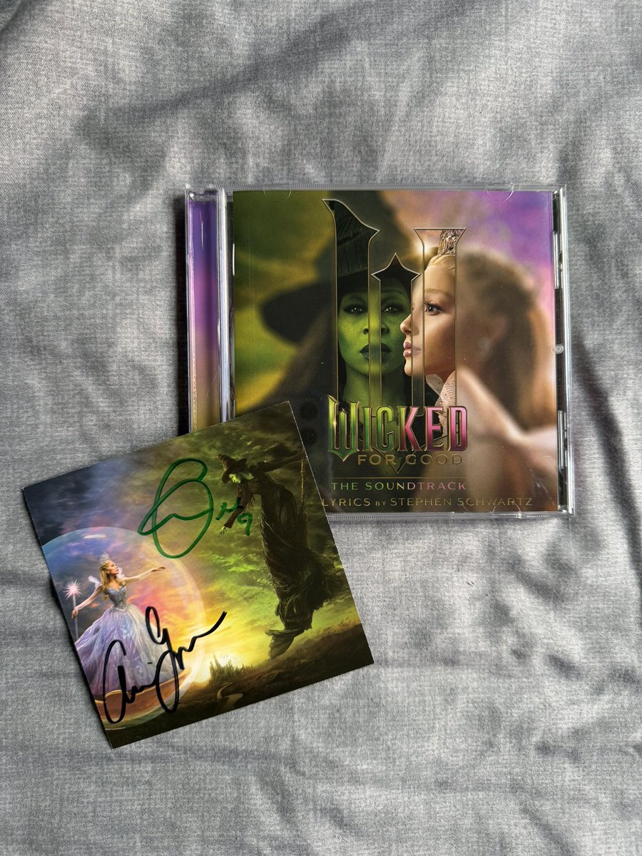 rxlphys's tweet image. FOR GOOD SIGNED CD CAME TODAY!!! I COULDN’T BE HAPPIERRRRRR