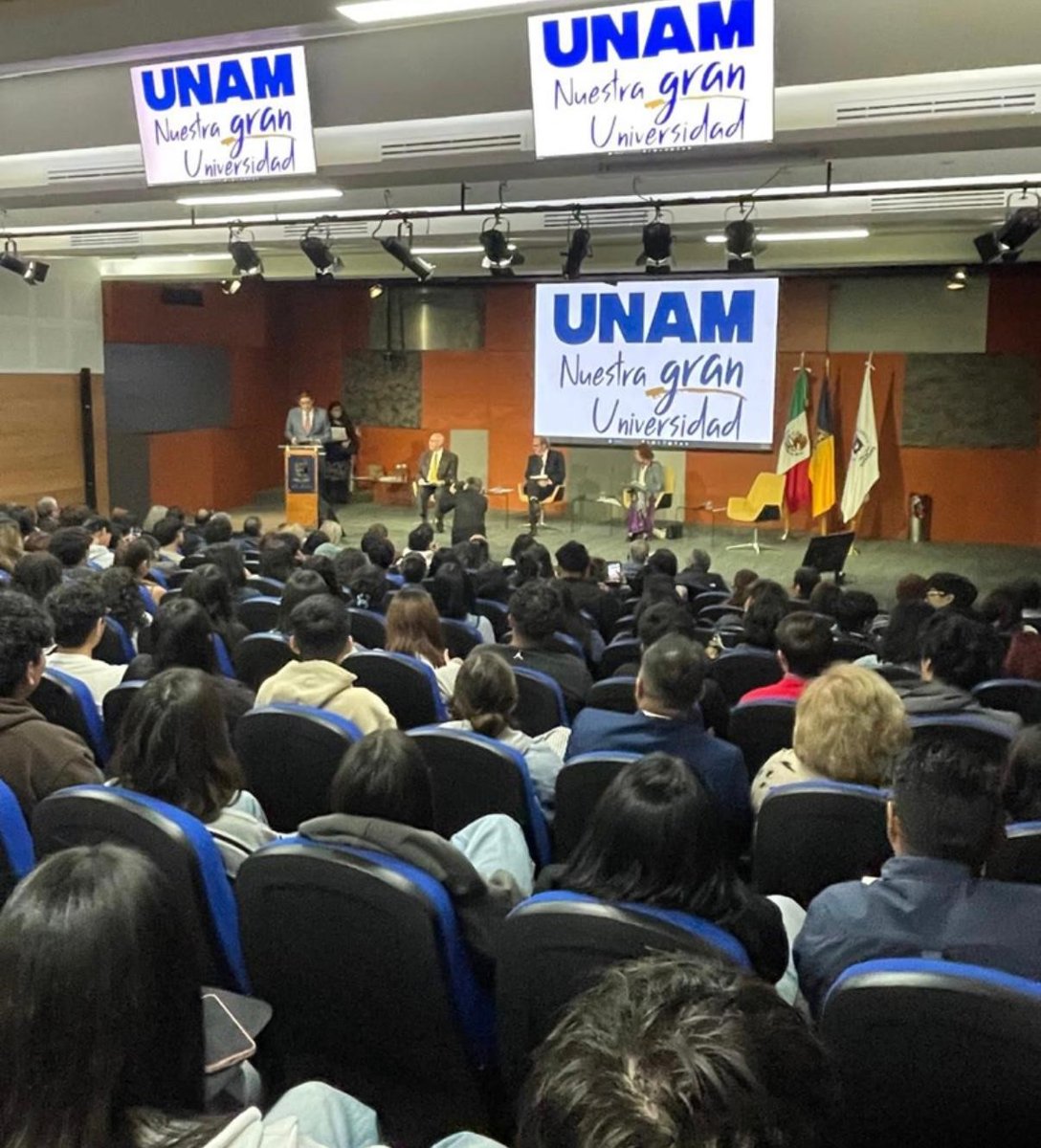 Á. Gabilondo ha impartido conferencias sobre DDHH en <a href="/UNAM_MX/">UNAM</a> , @UdeGuanajuatoy y la Escuela de Estudios Superiores de León

“Hemos de hablar de los deberes humanos que comportan la hospitalidad para con la diferencia, con la diversidad, con la alteridad”
defensordelpueblo.es/noticias/confe…