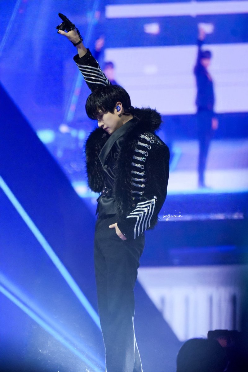 The last man standing☝🏻

251128 MAMA AWARDS 2025
#은혁 #EUNHYUK
#슈퍼주니어
<a href="/AllRiseSilver/">Dalnim</a>