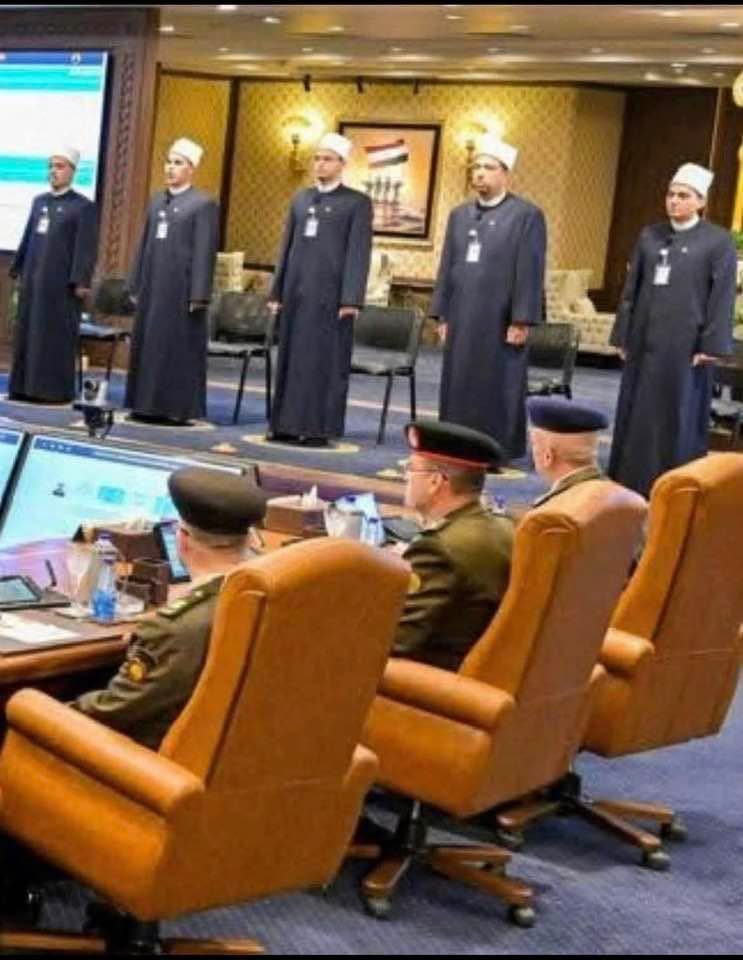 هل يحصل القساوسة على دورات مشابهة للتنوير الديني ومحاربة التطرف الفكري

لا، لم ولن يحدث لعدة أسباب؛

أولاً: أزمة السيسي هي مع الإسلام بشكل خاص فهو دين مقاوم يأمر أتباعه بمواجهة الظلم ورفض الذلة

ثانياً: قيادة الكنيسة من أشد وأخلص المؤيدين للسيسي منذ التحضير لانقلاب 2013 مرورا بكل