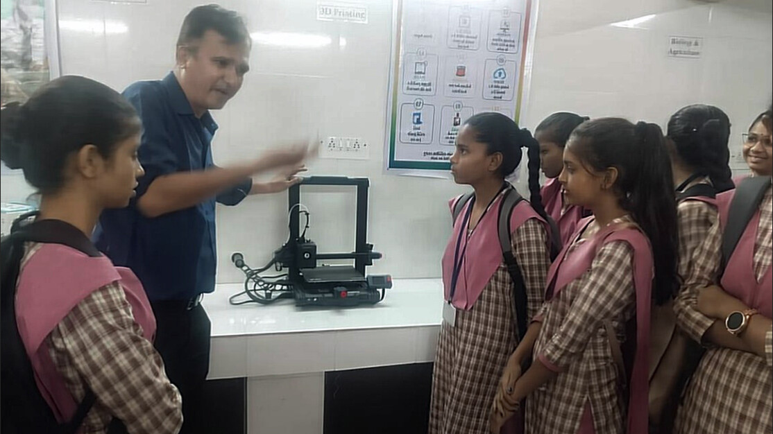 IPLab_Rajkot's tweet image. Today, students of Shri Rameshbhai Chhaya #Girls School, #Rajkot explored @InfoGujcost&apos;s #QuantumScience Kit activities, tried innovative #STEM experiments &amp;amp; gained insights into #3DPrinting technology at @OVSRCSC, @IPLab_Rajkot —encouraging them to #Dream, #Think &amp;amp; #Innovate