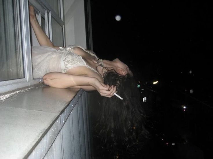 We a cigarette aesthetic page now 🚬 🌙