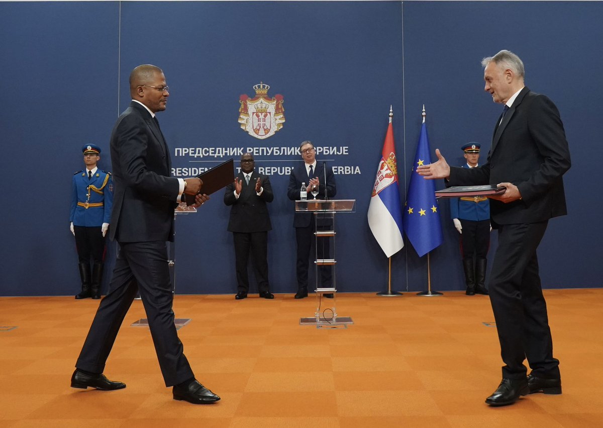 DidierBudimbu's tweet image. J&apos;ai eu l&apos;honneur de signer ce jour à Belgrade un Protocole d&apos;Accord pour la coopération sportive avec mon homologue serbe, M. Zoran Gajić.
Un moment fort, sous le haut patronage de Leurs Excellences les Chefs d&apos;État, Félix-Antoine Tshisekedi Tshilombo et Aleksandar Vučić, qui…