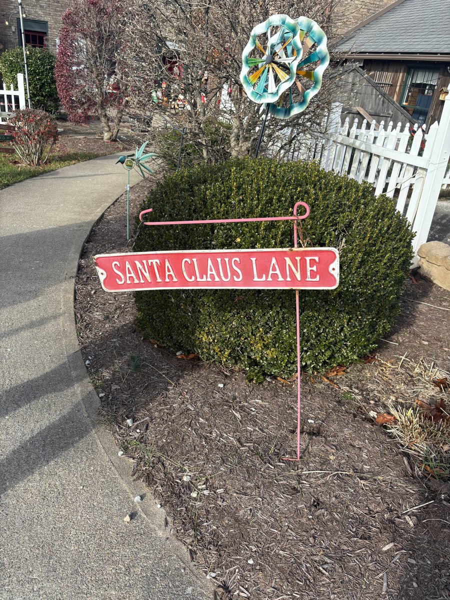 Michell65772526's tweet photo. 🎅🏽🎄The Perfect Day Trip: Christmas Shop Downer House #pennsylvania #chri... https://t.co/m4xZAC8Pit via @YouTube https://t.co/e2MXtlEEBh