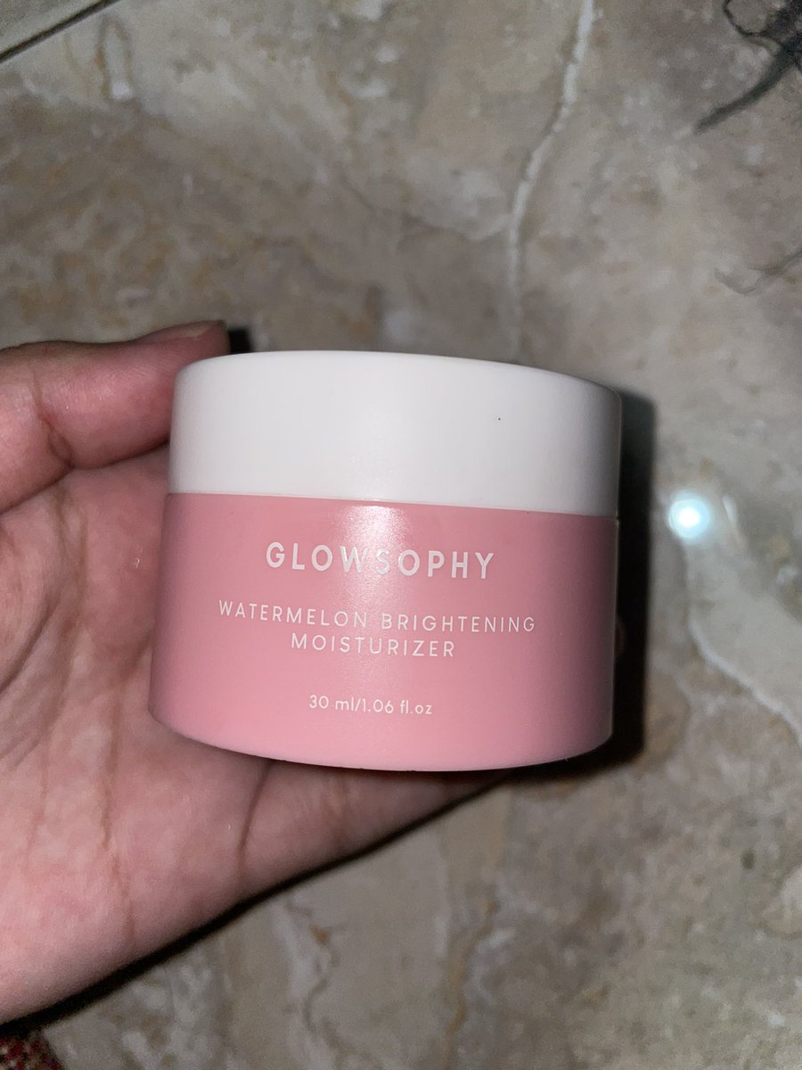 dumpsyacha's tweet photo. wts glowsophy watermelon moisturizer/moist pink 20k aja inc all, pemakaian bersih ya exp 2027 

shopee gratong cod https://t.co/RWToZC5xG3 https://t.co/1wy5iTzUCm