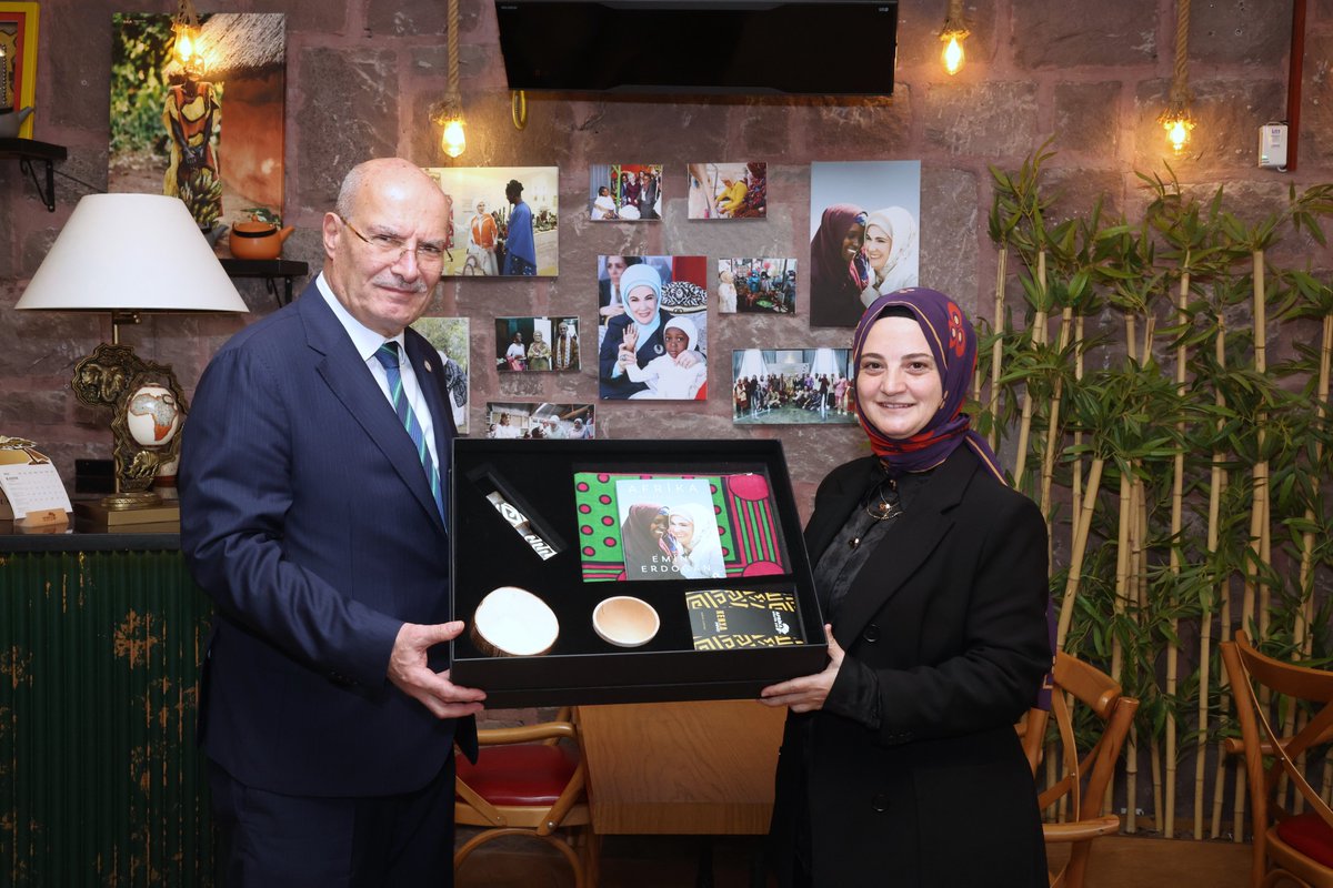 Cumhurbaşkanımız Sayın Recep Tayyip Erdoğan’ın eşi, Hanımefendi Sayın Emine Erdoğan’ın Onursal Başkanlığını yürüttüğü; Türkiye ile Afrika ülkeleri arasındaki gönül bağlarını güçlendiren, el emeği ürünlerin tanıtıldığı, kültürel buluşmalara ev sahipliği yapan ve dostluğumuzu