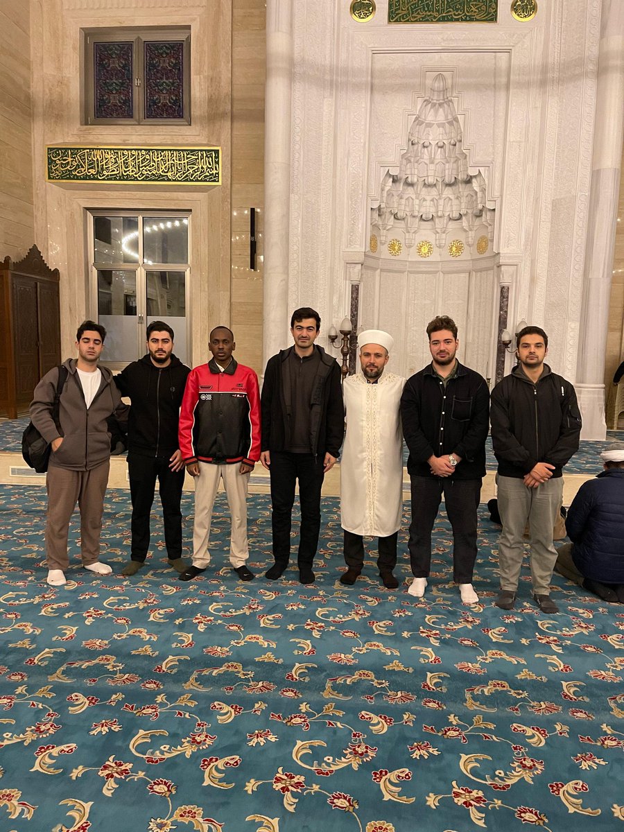 iucagd's tweet image. Üniversiteli kardeşlerimizle Avcılar Merkez camiinde sabah namazı buluşmamızı gerçekleştirdik.