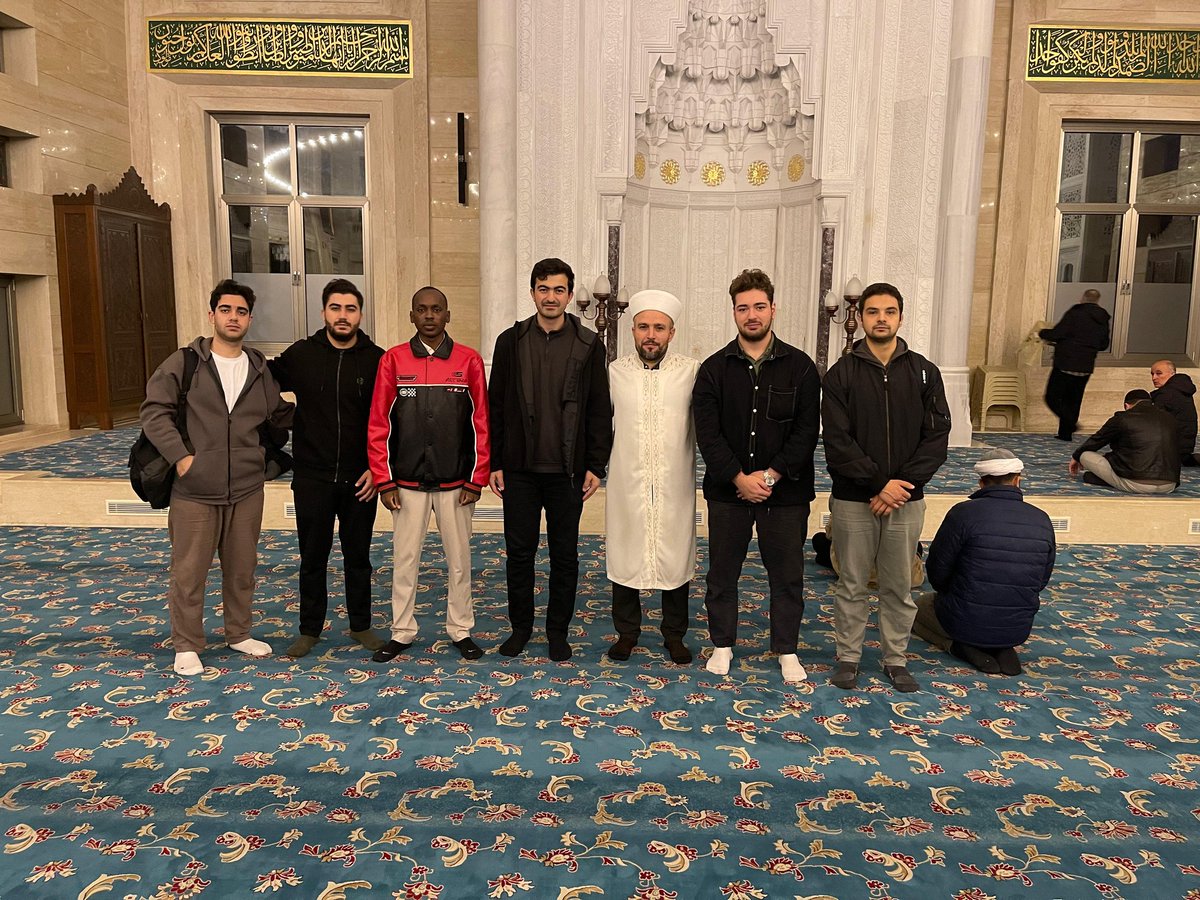 iucagd's tweet image. Üniversiteli kardeşlerimizle Avcılar Merkez camiinde sabah namazı buluşmamızı gerçekleştirdik.