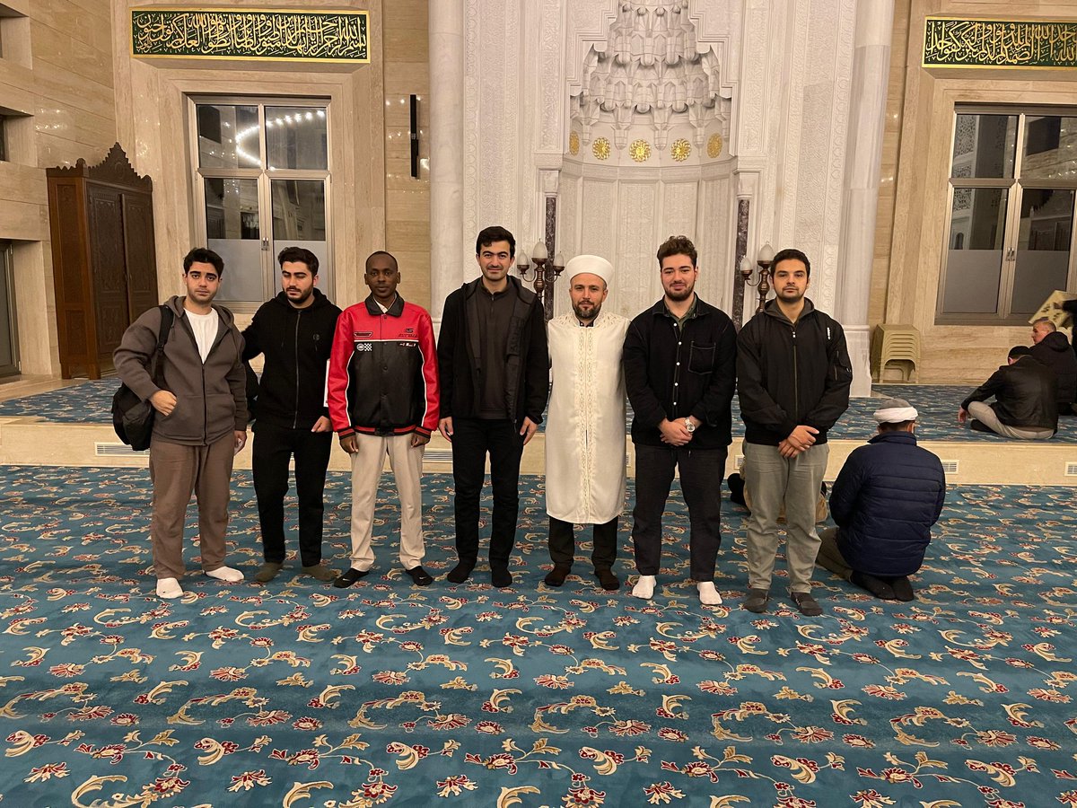 iucagd's tweet image. Üniversiteli kardeşlerimizle Avcılar Merkez camiinde sabah namazı buluşmamızı gerçekleştirdik.