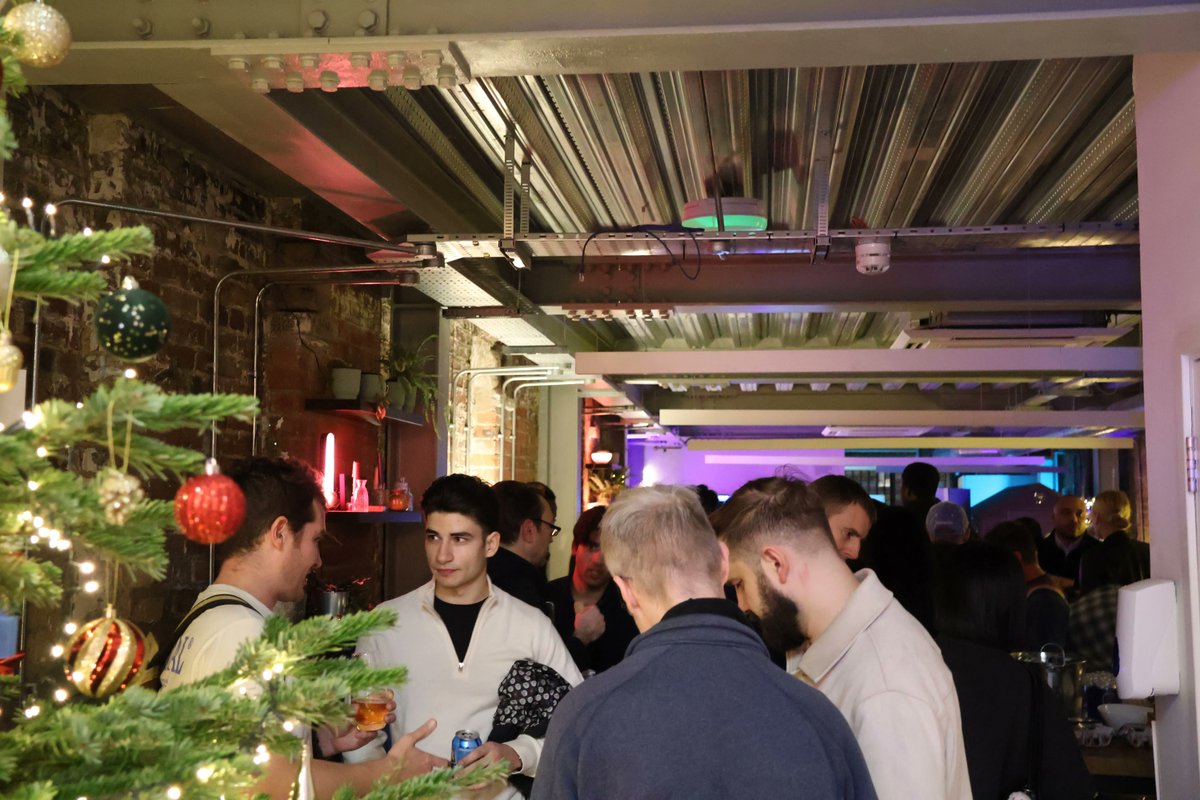 encodeclub's tweet image. Base has officially launched at Encode Hub 💙

Amazing energy at last night’s launch - London’s @Base community is alive and growing!

London isn’t just a stop for Base - they’re committing to it.