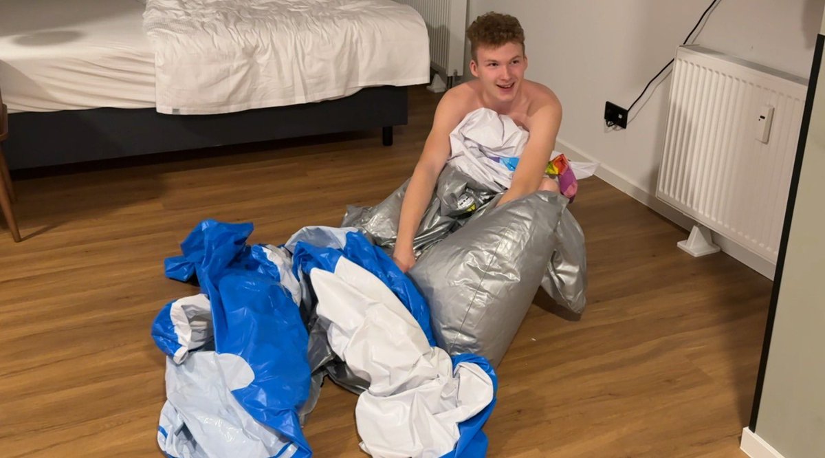 Inflatable Play or popping Time? 😈😈😈

linktr.ee/deussen.looner