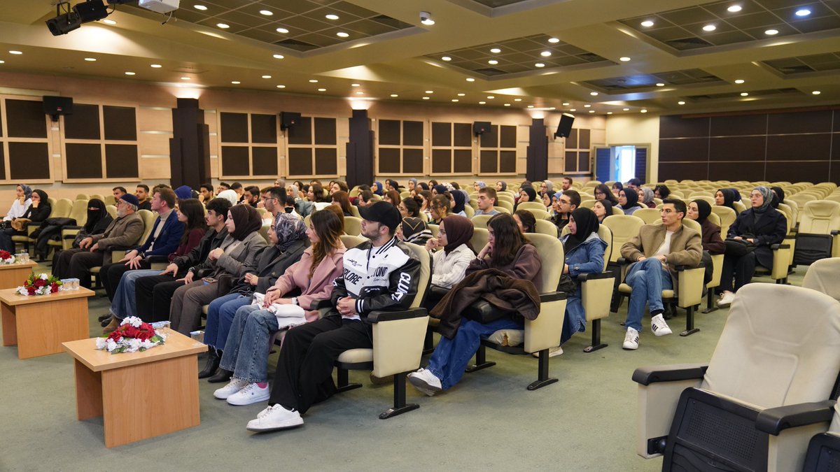 Türkiye Odalar ve Borsalar Birliği Erzurum Kadın ve Genç Girişimciler Kurulları iş birliğiyle, İŞKUR Erzurum İl Müdürlüğü ortaklığında kapsamlı bir eğitim programı gerçekleştirdik. 🤝✨

Programa;
* TOBB Erzurum KGK Yönetim Kurulu Başkanı M. Kübra Alioğulları,
* TOBB Erzurum GGK