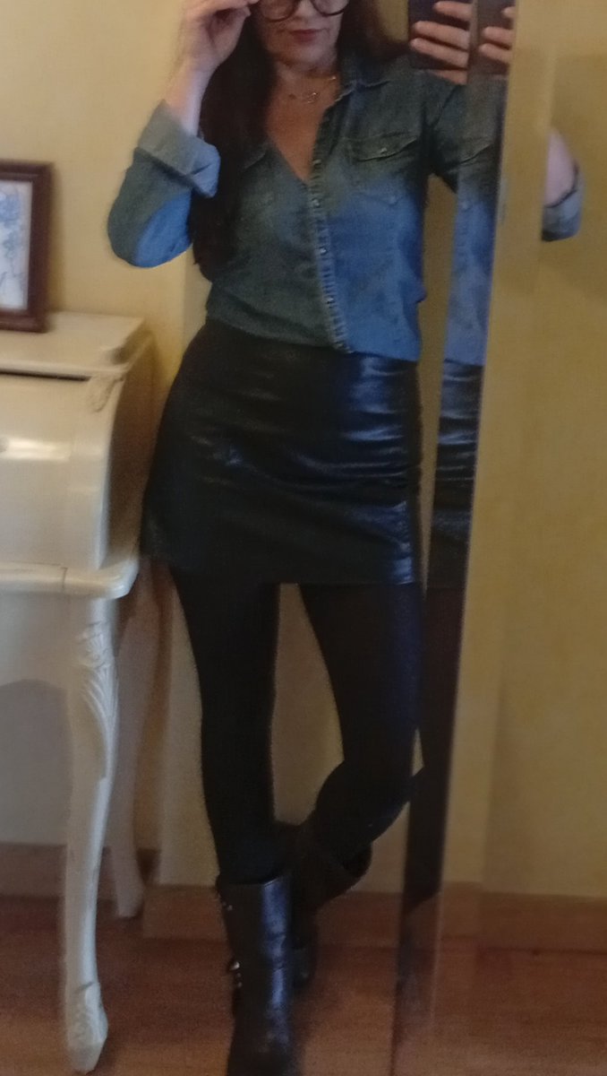 Lucalucaeluca's tweet image. Voy a ver si están todas calles puestas en Madrid!
Que luego venís en Navidad y todo son prisas. 
Buenas tardes, queridos!
A los 50 aún tenemos piernas! 
Rock and roll🤘