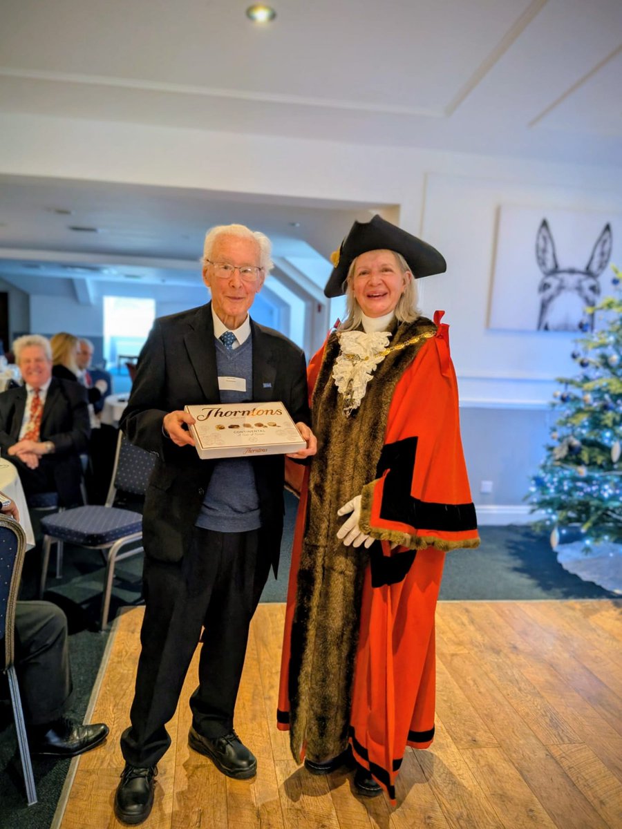 Camberley East News for 28th November 2025

Frimley Park 2.0 - almost time to look at the choices
RAAC 
Equality Act 2010
Pensions and Rachel
Elsenwood Drive 
VSNS Volunteer Awards
Old Dean Food Stall
Club Dean
Planning Applications
Roadworks
Local Events

mailchi.mp/5b7a35fd6130/c…